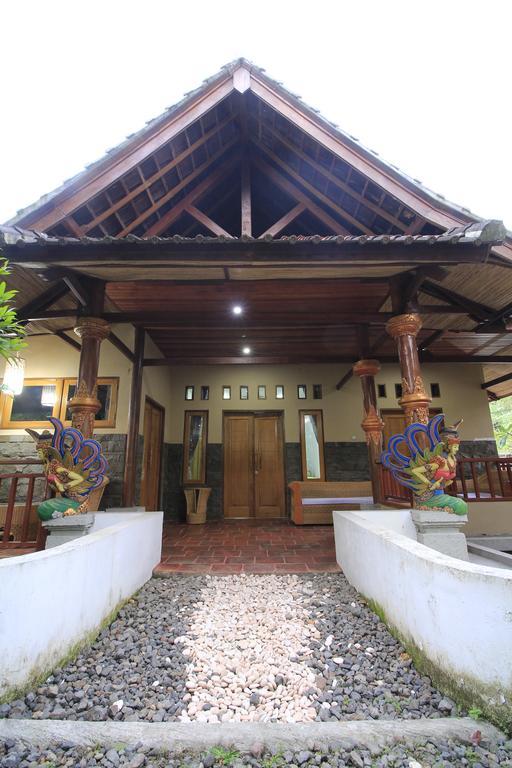 Villa Bale Seni Матарам Екстериор снимка