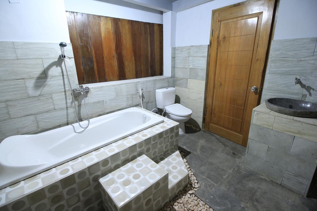 Villa Bale Seni Матарам Екстериор снимка