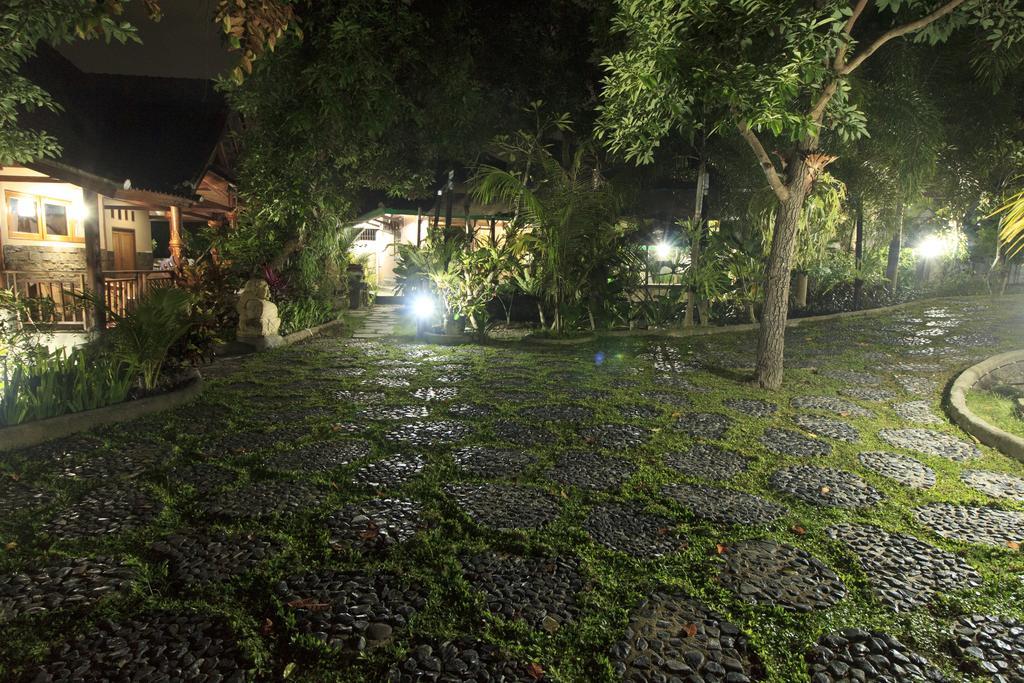 Villa Bale Seni Матарам Екстериор снимка