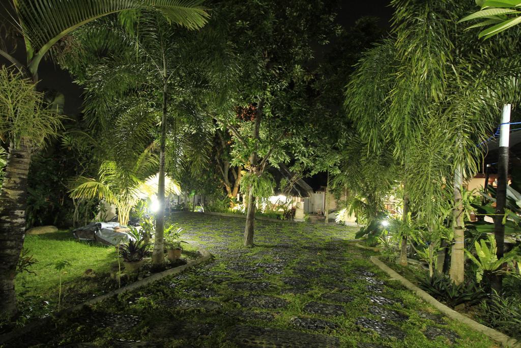 Villa Bale Seni Матарам Екстериор снимка