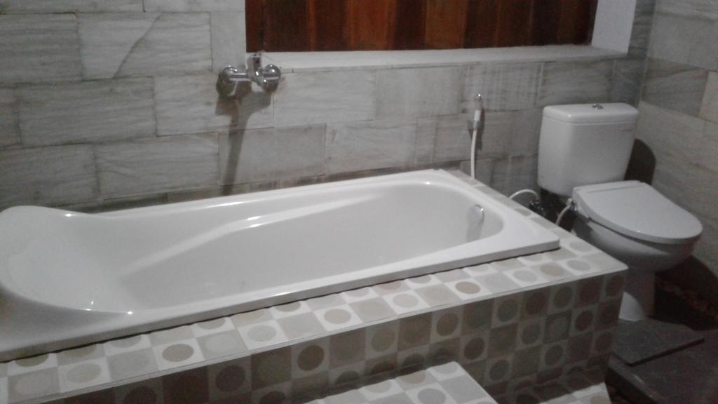Villa Bale Seni Матарам Екстериор снимка