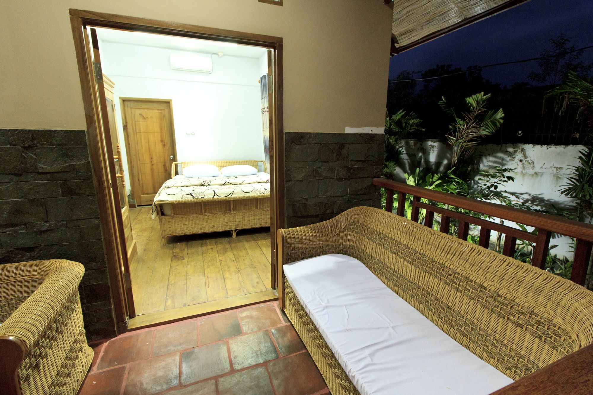 Villa Bale Seni Матарам Екстериор снимка